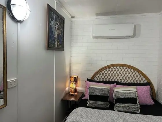 Design Oda, 1 Büyük (Queen) Boy Yatak, Sigara İçilmez, Ortak Banyo