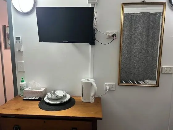Design Oda, 1 Büyük (Queen) Boy Yatak, Sigara İçilmez, Ortak Banyo