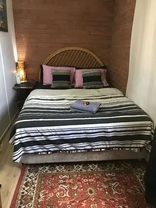 Design Oda, 1 Büyük (Queen) Boy Yatak, Sigara İçilmez, Ortak Banyo