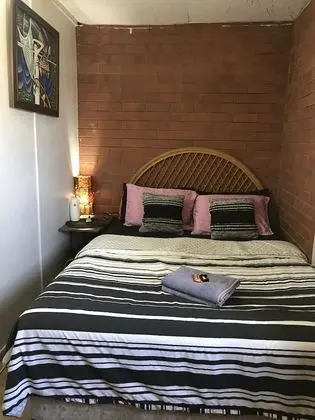 Design Oda, 1 Büyük (Queen) Boy Yatak, Sigara İçilmez, Ortak Banyo