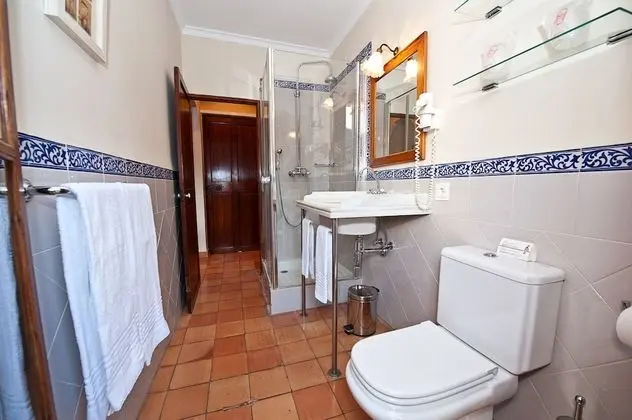 Tek Büyük Yataklı Oda, 2 Tek Kişilik Yatak, Dağ Manzaralı