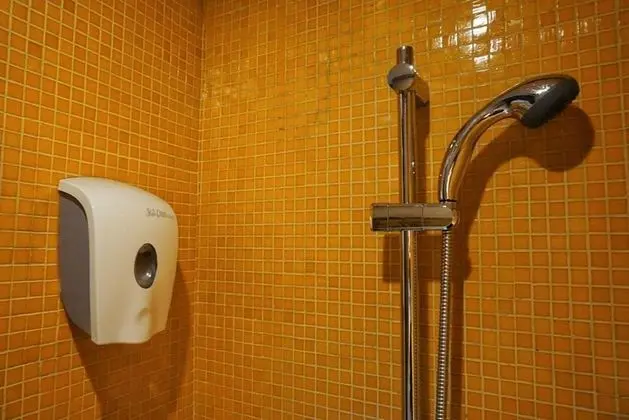 Üç Kişilik Oda, 3 Tek Kişilik Yatak, Sigara İçilmez
