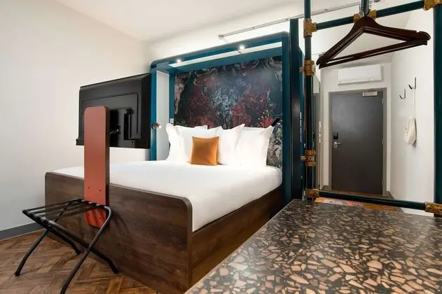 King Room (No Window)