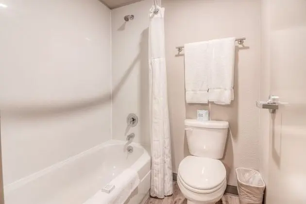 Standard Oda, 2 Büyük (Queen) Boy Yatak (Double Queen Room)