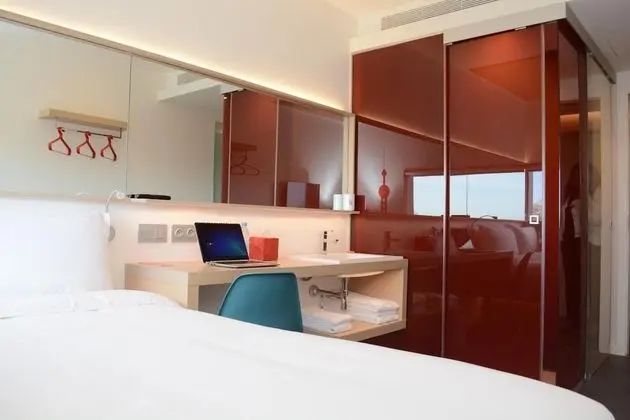 Standard Oda, Şehir Manzaralı