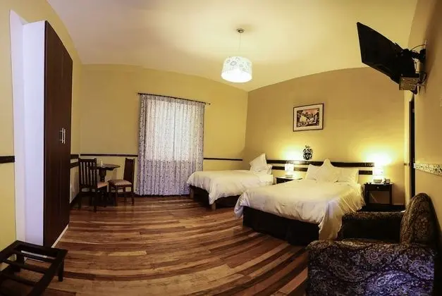 Tek Büyük Yataklı Oda, 2 Tek Kişilik Yatak