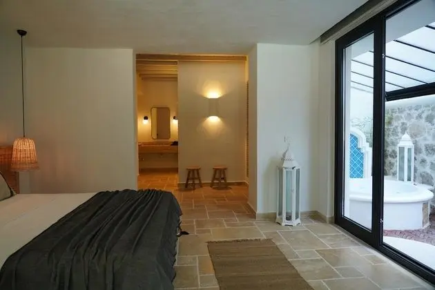 Secret Garden King Suite