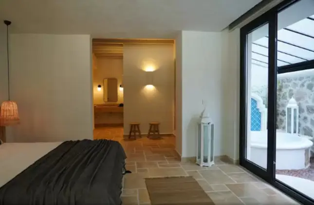 Aile Odası, Havuz Manzaralı