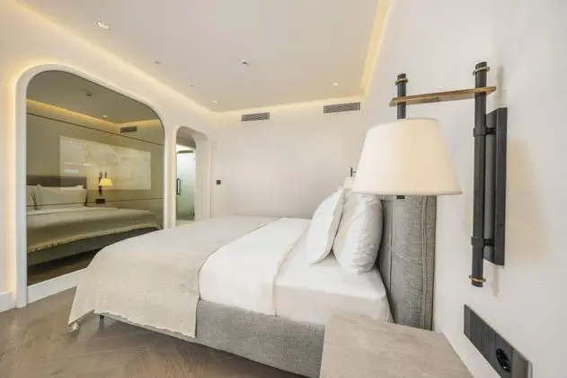 Junior Suite, Kara Manzaralı, Fransız Balkonlu
