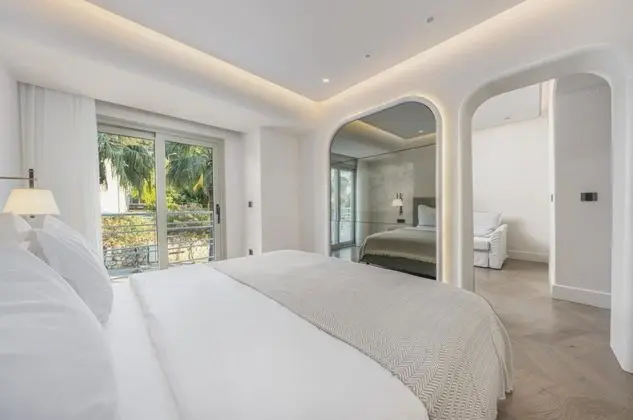 Junior Suite, Kara Manzaralı, Fransız Balkonlu