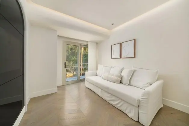 Junior Suite, Kara Manzaralı, Fransız Balkonlu