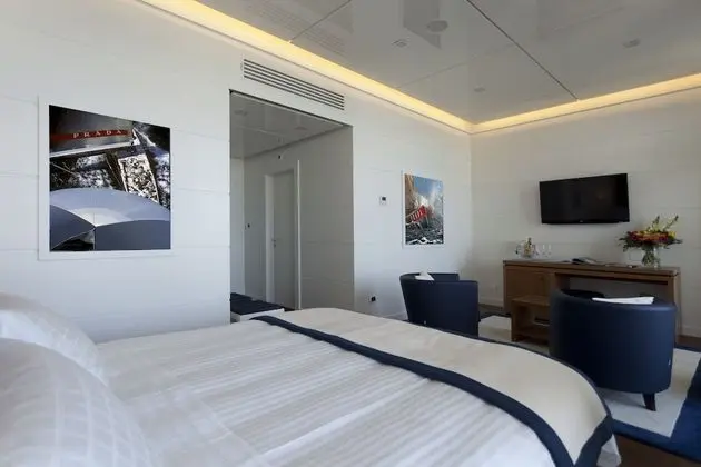 Tek Büyük Yataklı Oda, 1 Çift Kişilik Yatak, Balkon, Liman Manzaralı
