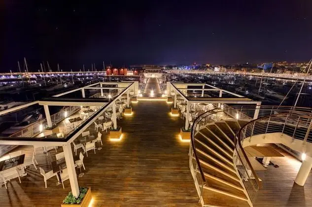Tek Büyük Yataklı Oda, 1 Çift Kişilik Yatak, Balkon, Liman Manzaralı
