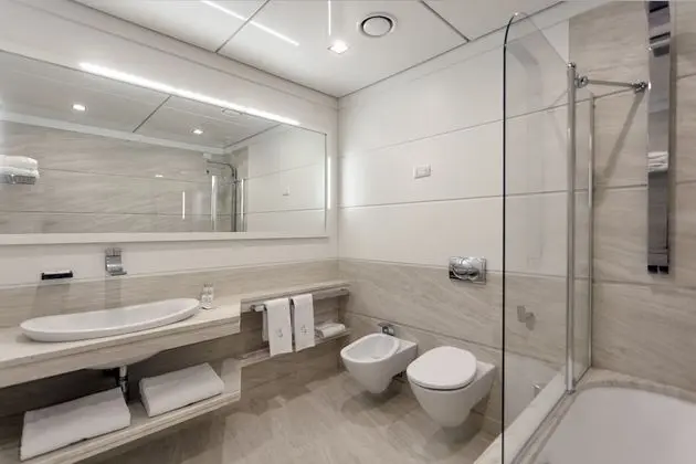 Tek Büyük Yataklı Oda, Balkon, Deniz Manzaralı