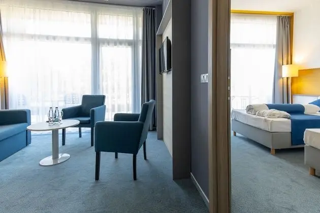 Süit, 1 Çift Kişilik Yatak ve Çekyat