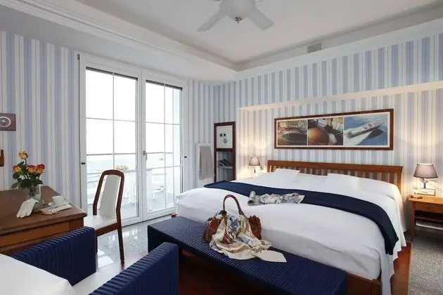 Deluxe Tek Büyük Yataklı Oda, Balkon, Göl Manzaralı (Maritime style)