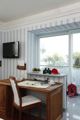 Standard Tek Büyük Yataklı Oda, Kısmi Göl Manzaralı (Maritime style)