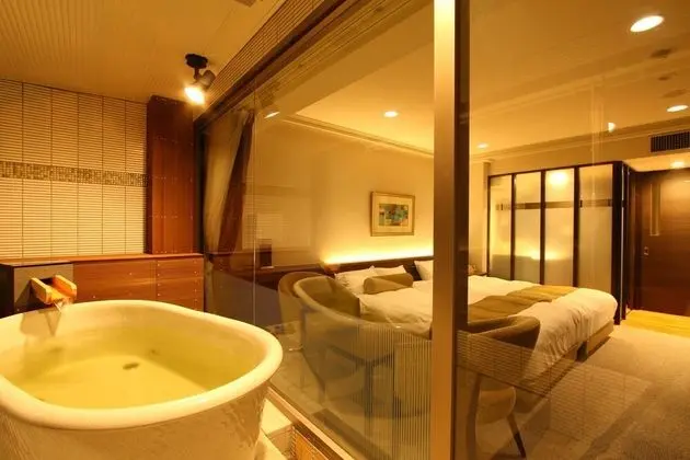Oda, Sigara İçilmez (with Open-air Bath, HANZO)