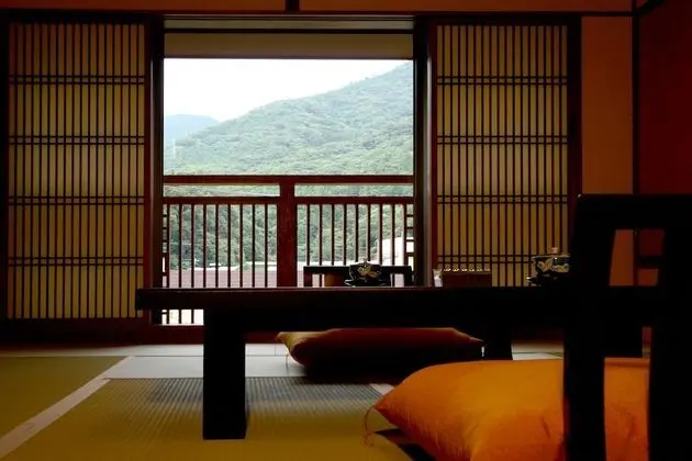 Traditional Oda, Ortak Banyo, Nehir Manzaralı (Deluxe Japanese Style, Seseragi no ma)
