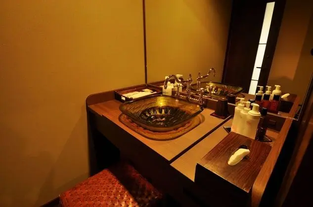 Traditional Oda, Ortak Banyo, Nehir Manzaralı (Deluxe Japanese Style, Seseragi no ma)
