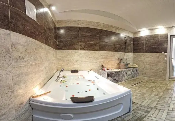 Jakuzili Standart Oda, Şehir veya Dağ Manzaralı