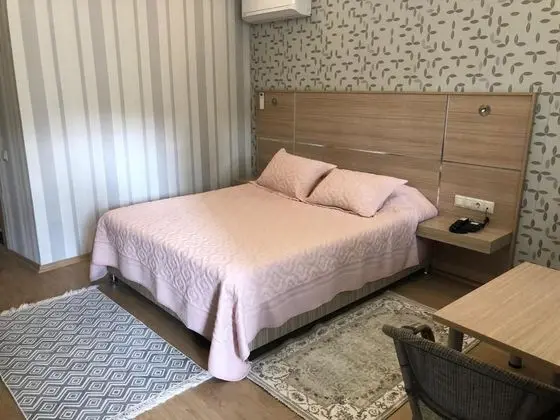 https://images.odamax.com/img/1024x768/odamax/image/upload/Yahura_Otel_Ayd_n_202604161659490_Bahce2.jpg