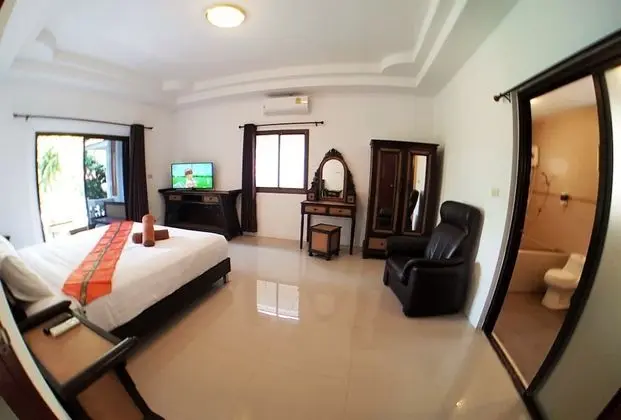 5 Bedroom Villa