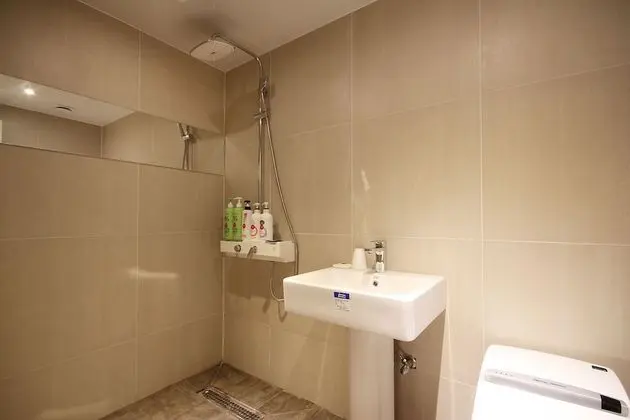 Oda (Twin (netflix + Disney + bathtub + ai)