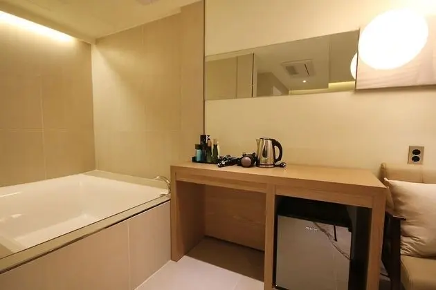 Oda (Twin (netflix + Disney + bathtub + ai)