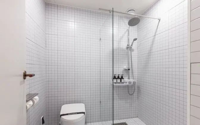 Oda (Standard/Breakfast included (Netflix )