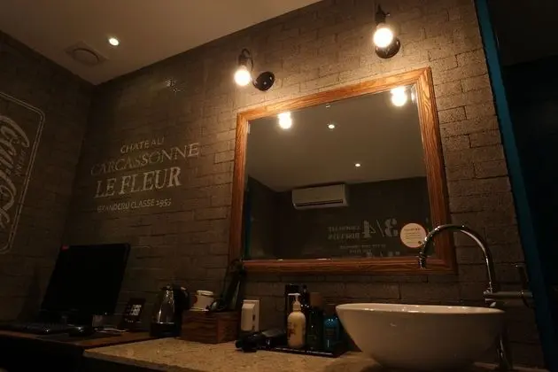 Standard Oda (Check-in: Mon-Thu 6 PM, Fri-Sun 9 PM)