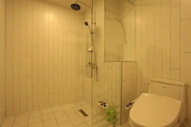 Standard Oda (Check-in: Mon-Thu 6 PM, Fri-Sun 9 PM)