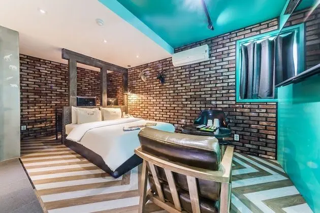 Süit (Check-in: Mon-Thu 6 PM, Fri-Sun 9 PM)