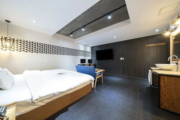 Süit (Check-in: Mon-Thu 6 PM, Fri-Sun 9 PM)