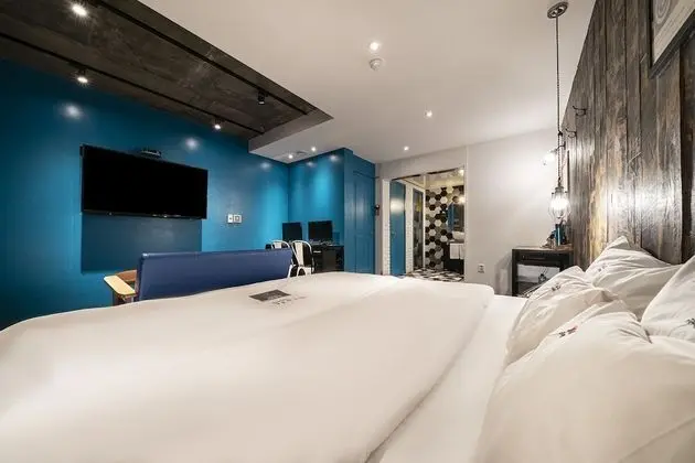 VIP (Check in time Mon-Thu 6 PM,Fri-Sun 9 PM)