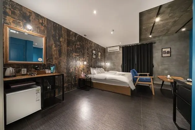 VIP (Check in time Mon-Thu 6 PM,Fri-Sun 9 PM)