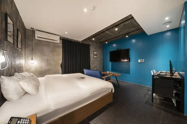 VIP (Check in time Mon-Thu 6 PM,Fri-Sun 9 PM)