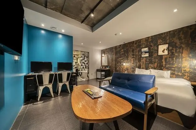 VIP (Check in time Mon-Thu 6 PM,Fri-Sun 9 PM)