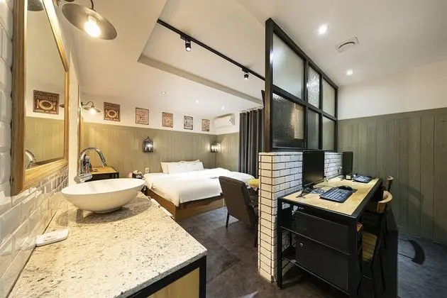 VIP (Check in time Mon-Thu 6 PM,Fri-Sun 9 PM)