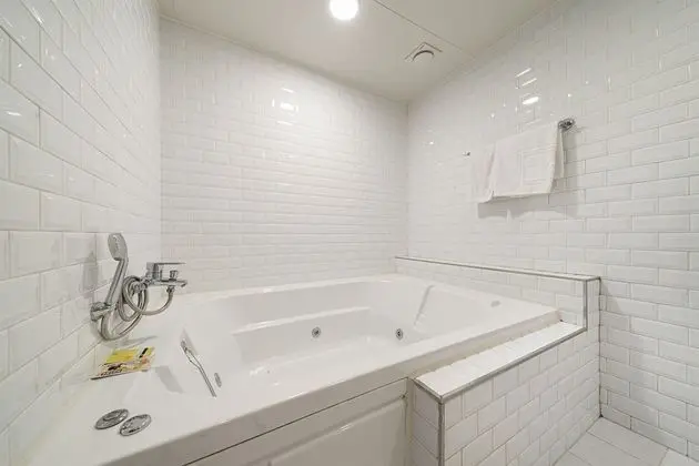 VIP (Check in time Mon-Thu 6 PM,Fri-Sun 9 PM)