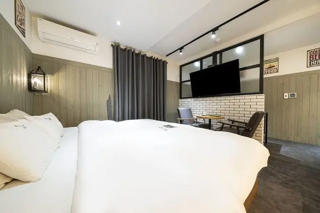 VIP (Check in time Mon-Thu 6 PM,Fri-Sun 9 PM)