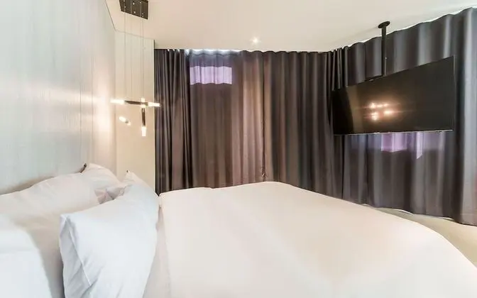 Oda (Deluxe - No hard 2PC (Netflix availab)