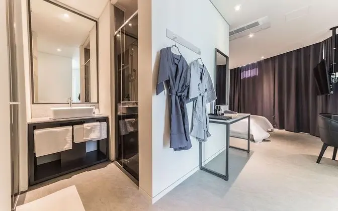 Oda (Deluxe - No hard 2PC (Netflix availab)