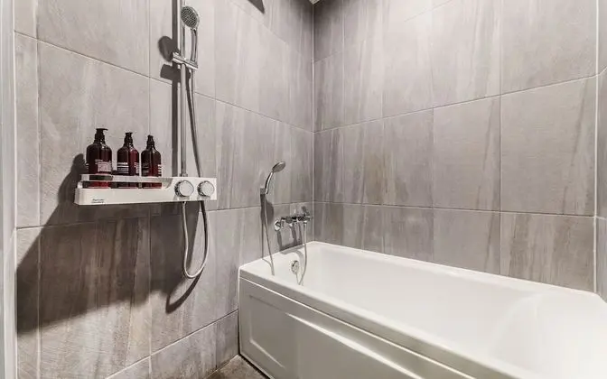 Oda (Deluxe - No hard 2PC (Netflix availab)