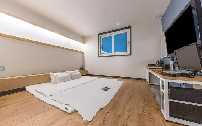 Oda (Ondol Room (View Netflix))