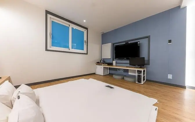 Oda (Ondol Room (View Netflix))