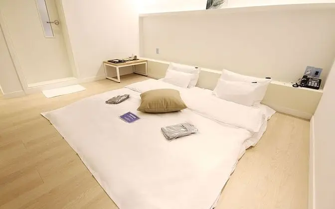 Oda (Ondol Room (View Netflix))