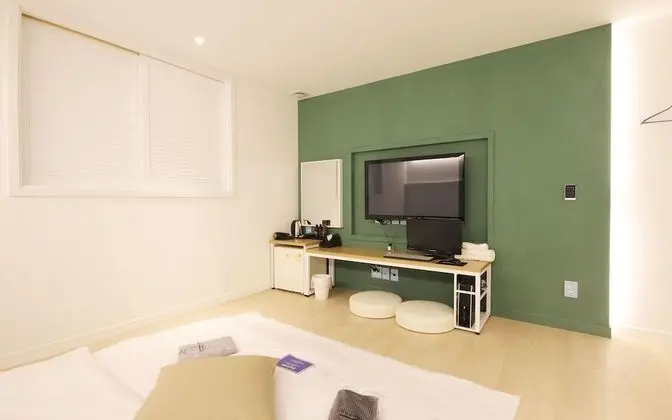 Oda (Ondol Room (View Netflix))