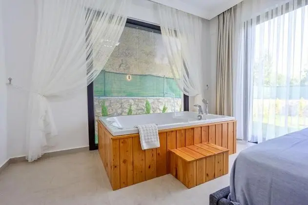 Villa, Bahçe Manzaralı