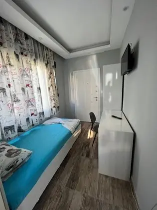 Tek Kişilik, Kara Manzaralı